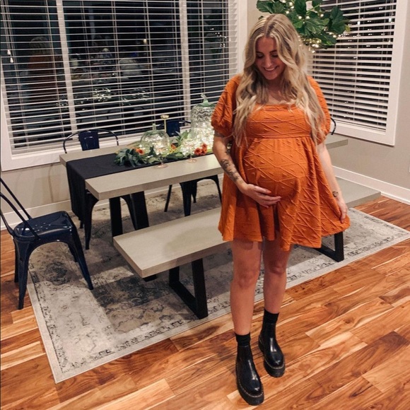 ✨MEET YOUR POSHER✨ - Picture 4 of 5